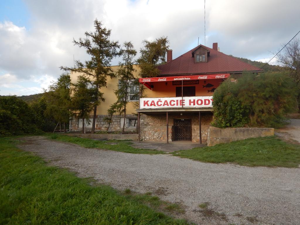 Penzion A Restauracia Pod Hradom, Turna Nad Bodvou Exterior photo